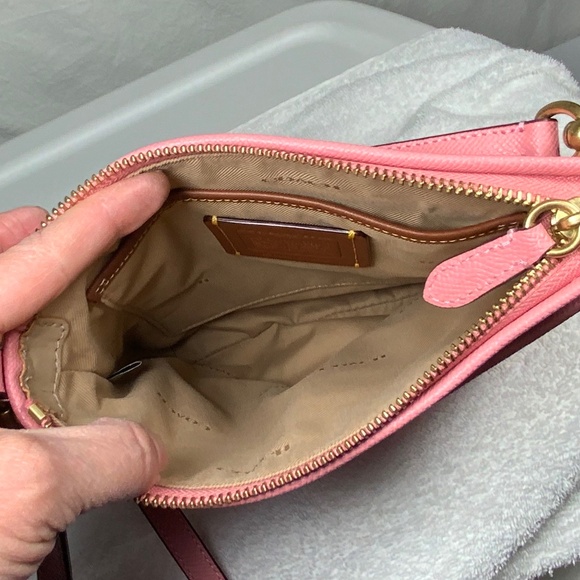 Coach Kitt Messenger CrossbodyBubblegum Pink CC526 - Picture 6 of 14